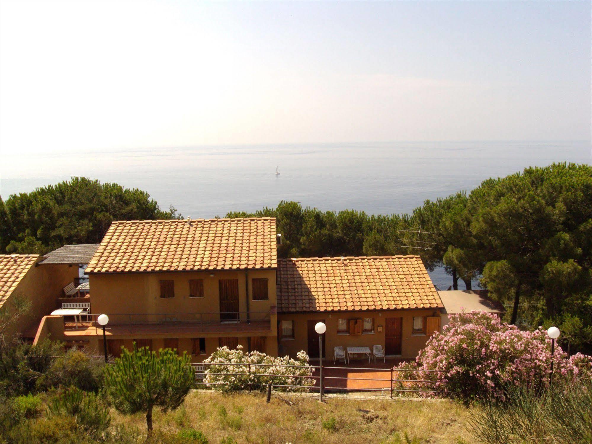 Residence La Calle Isola D'Elba Bagian luar foto
